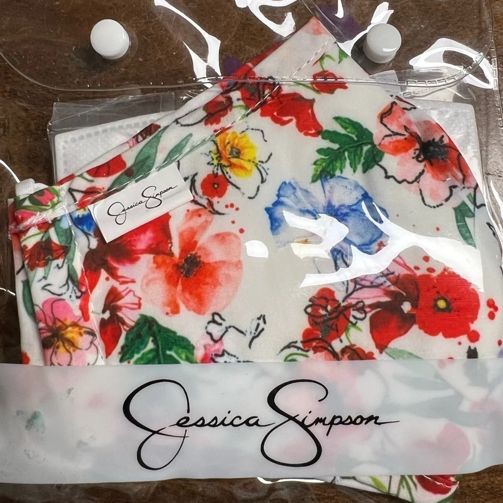 🧸Jessica Simpson flowers masks new g-77